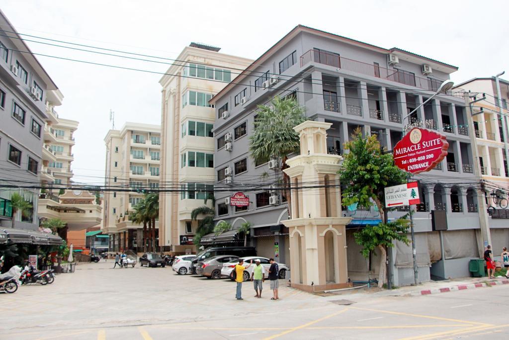 Royal Q & D Suites Pattaya Exterior foto